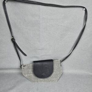 Universal thread goods company checker, print straw, crossbody bag purse.